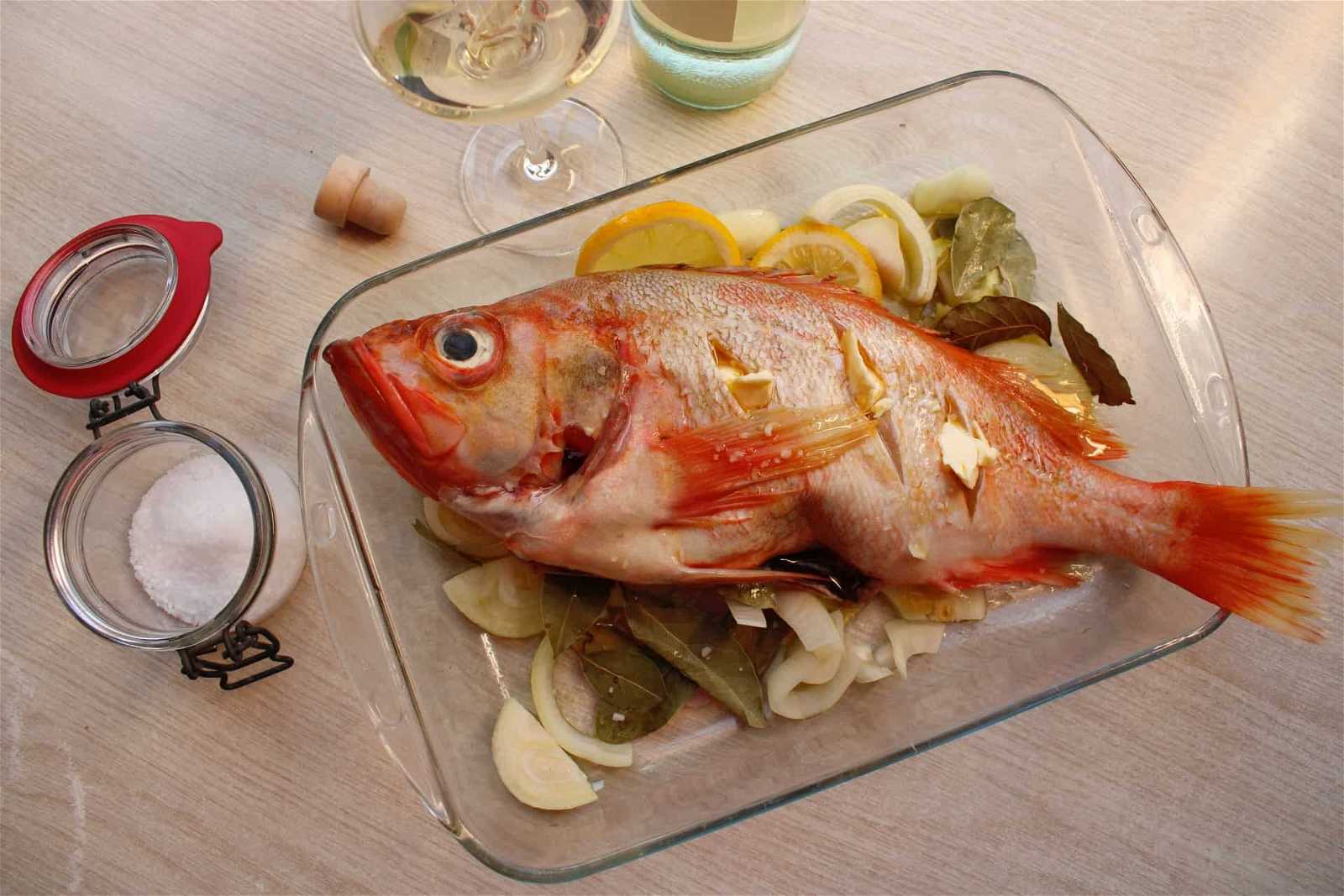 جدول كيتو دايت PDF الخاص بنا يتكون من هذه الأكلات اللذيذة والعديدة منها الأسماك و الأجبان و المكسرات.